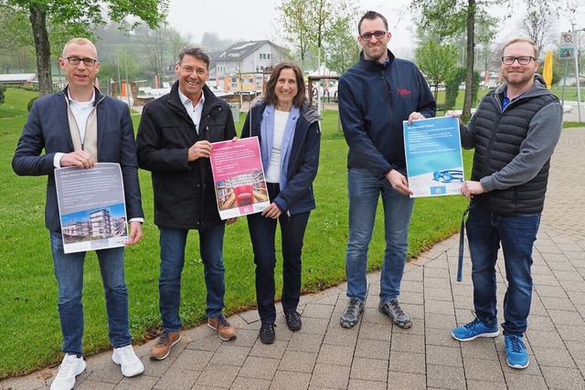 Im Ettenheimer Freibad stellten Sven-U...) das Programm der Sommerakademie vor.  | Foto: Michael Haberer