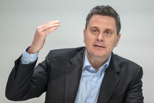 Roche-Chef Schinecker will in den n&au...rden US-Dollar in den USA investieren.  | Foto: Georgios Kefalas/KEYSTONE/dpa