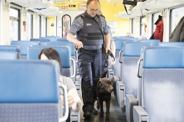 Zllner fassen gesuchten Mann im Zug bei Heitersheim