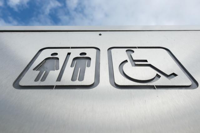 Vandalismus am Busbahnhof: Unbekannter beschdigt Herrentoilette in Todtmoos