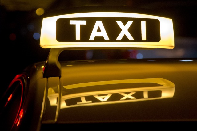 Ein Taxifahrer ist in Bonndorf mit ein...heftig aneinandergeraten (Symbolbild).  | Foto: Daniel Karmann (dpa)