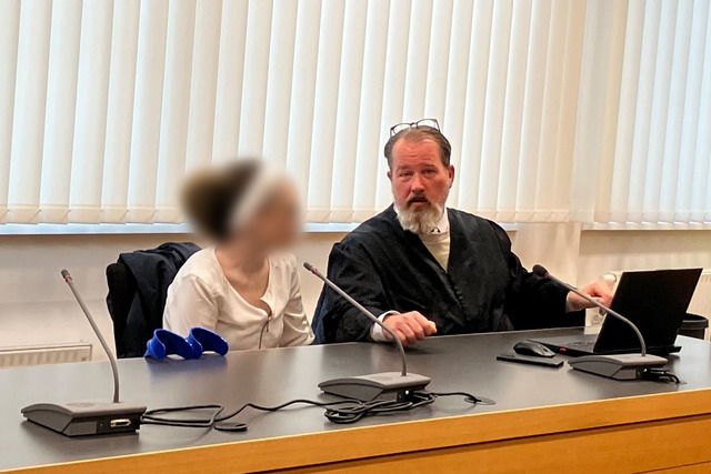 Die 26-J&auml;hrige soll ihre Tochter ...imen krank gemacht und gehalten haben.  | Foto: Anika von Greve-Dierfeld/dpa