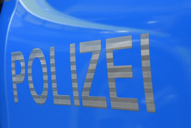 Da eine Brandstiftung nicht ausgeschlo...ernommen und bittet um Zeugenhinweise.  | Foto: Kathrin Ganter