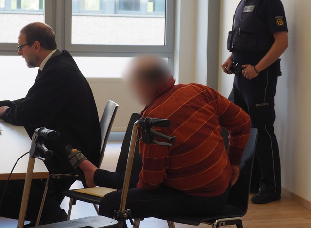 Angeklagter streitet vor Gericht versuchte T&ouml;tung von Nachbarin ab.  | Foto: Christian B&ouml;hmer/dpa
