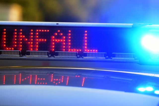 Bei der Unfallaufnahme fiel den Polizeibeamten der Alkoholgeruch auf. | Foto: Stefan Puchner (dpa) Bei der Unfallaufnahme fiel den Polizeibeamten der Alkoholgeruch auf. | Foto: Stefan Puchner (dpa)