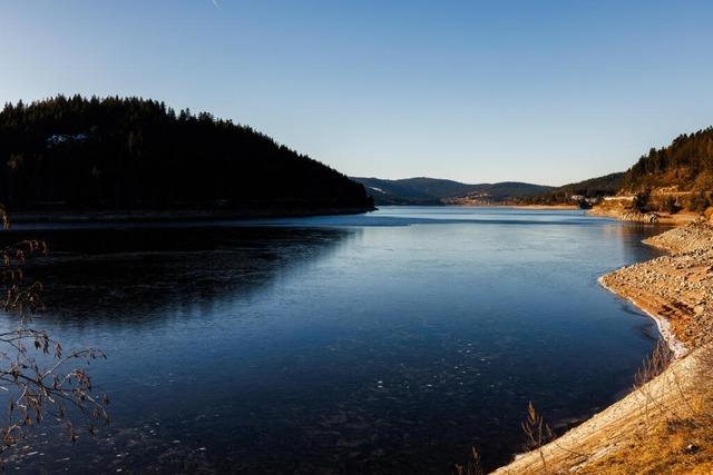 Spaziergnger finden im Schluchsee Granate aus dem Zweiten Weltkrieg