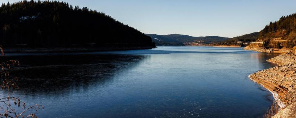 Spaziergnger finden im Schluchsee Granate aus dem Zweiten Weltkrieg