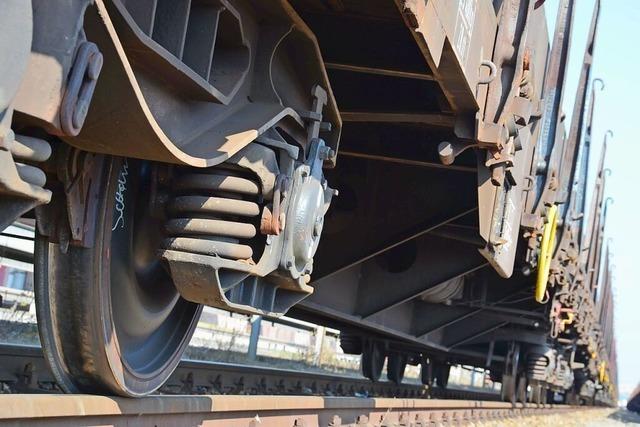 Bahnarbeiter beim Zusammenkoppel von Waggons im Kehler Hafengebiet tdlich verletzt