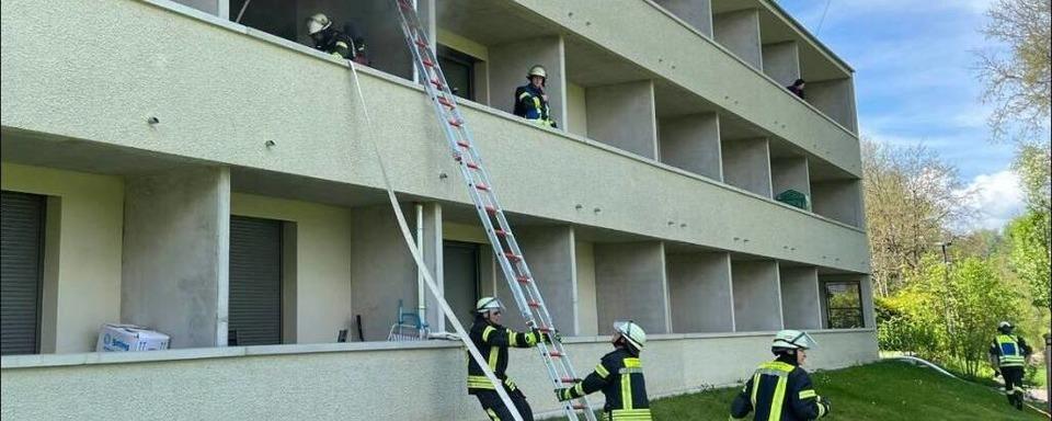 Die Feuerwehr Lrrach wird innerhalb von vier Stunden zu zwei Wohnungsbrnden gerufen