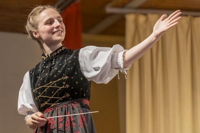 Mit Bravour hat Lina Mller ihr erstes Jahreskonzert als Leiterin der Trachtenkapelle Frhnd bewltigt