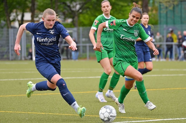 Hannah Bcker (l.) vom FC Heitersheim ...okalfinalisten FC Freiburg St.-Georgen  | Foto: Achim Keller