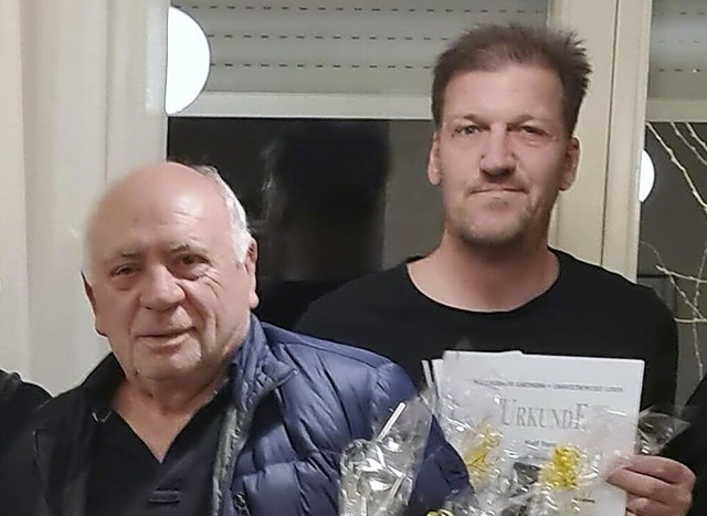 Giuseppe Caronna und Ralf Butz wurden für 25 Jahre geehrt. | Foto: Rolf Theus Giuseppe Caronna und Ralf Butz wurden für 25 Jahre geehrt. | Foto: Rolf Theus