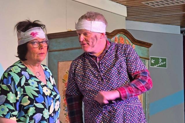 Treppenhaus-Tratsch in Lffingen-Gschweiler: Von streitlustigen Polters und Pizzeria-Dramen