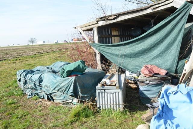 Auf dem Grundstck einer Ringsheimerin lagert ein obdachloser Mann sein Hab und Gut – was tun?