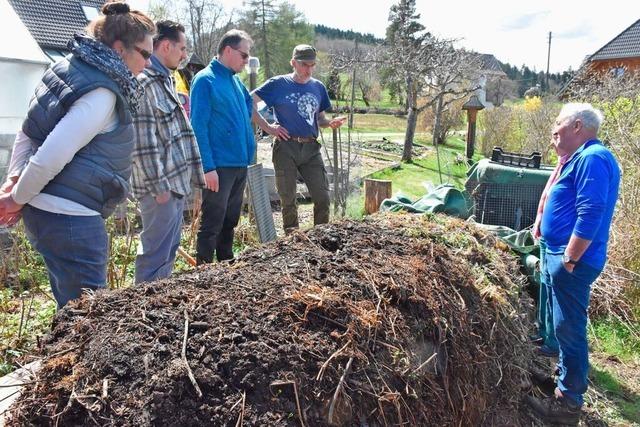 In Lenzkirch wird erklrt, wie man einen Komposthaufen richtig anlegt