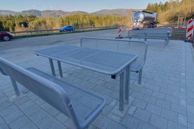 Parkplatz an der B 518 zwischen Hasel und Schopfheim wurde aufgehbscht – aber Mlleimer gibt es nicht