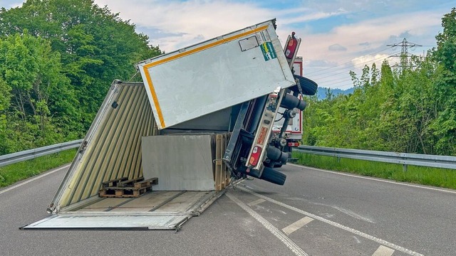 Umgestrzter Hnger  | Foto: Einsatz-Report24