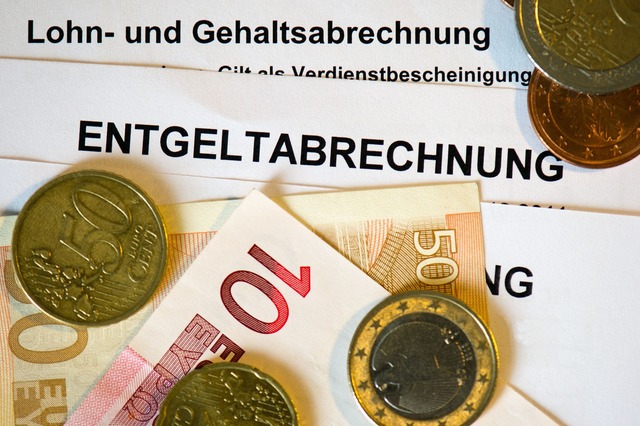 Der Streit zwischen Union und SPD &uum...ht weiter, auch in puncto Mindestlohn.  | Foto: Arno Burgi/dpa-Zentralbild/dpa