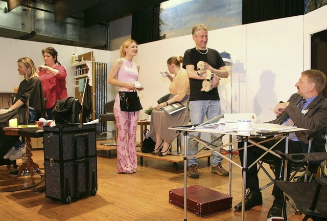 Probe der Laienspielgruppe Feldberg f...er (Betriebsprfer Sven)<Fett></Fett>.  | Foto: Susanne Pfunder