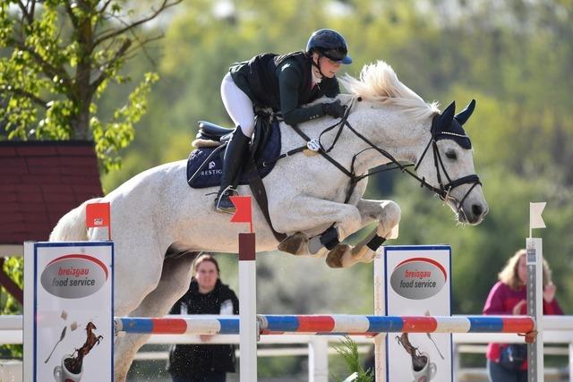 Springreiterin Lena-Sophie Dreher landet gleich in zwei Klassen ganz vorne
