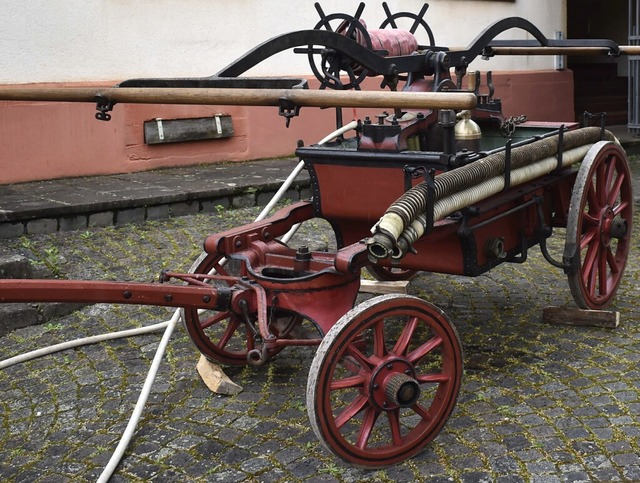 1906 rckte die Feuerwehr mit mobilen Handspritzen aus, um Brnde zu bekmpfen.   | Foto: Walter Holtfoth