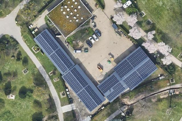 Auf dem Betriebshof des Freiburger Hauptfriedhofs gibt es eine groe PV-Anlage