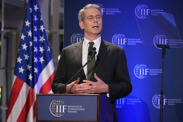 US-Finanzminister Bessent spricht &uuml;ber den Zollstreit mit China.  | Foto: Jacquelyn Martin/AP/dpa