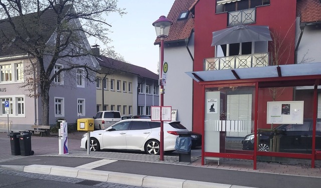 Gleich neben dem Bcherschrank im Busw... die Nahversorgung installiert werden.  | Foto: Gerd Leutenecker