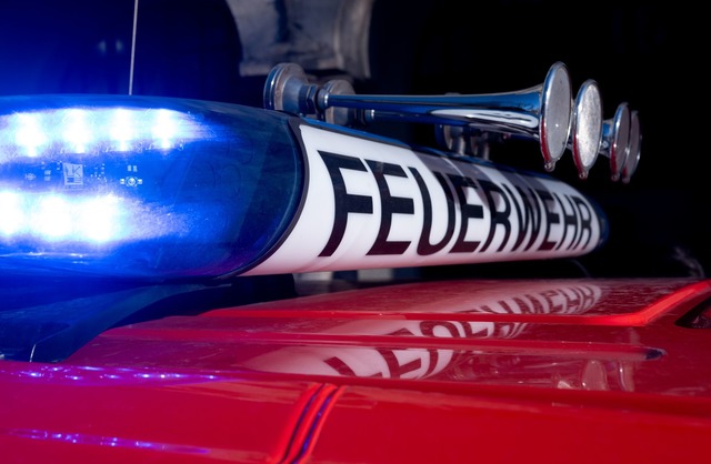 Die Feuerwehr war mit vielen Kr&auml;f...as Feuer zu l&ouml;schen. (Symbolbild)  | Foto: Niklas Treppner/dpa