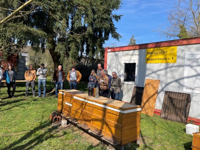 Georg Bühler, Ehrenvorsitzender mit la...fnete das Bienenjahr des Imkervereins. | Foto: Anna-Maria Köster Georg Bühler, Ehrenvorsitzender mit la...fnete das Bienenjahr des Imkervereins. | Foto: Anna-Maria Köster