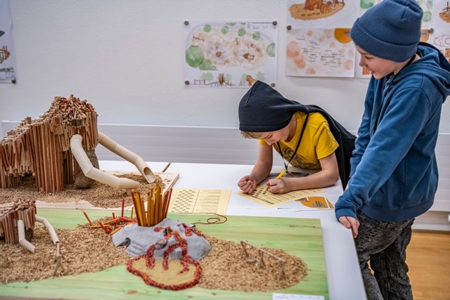 Die Kinder arbeiten am neuen Mammut für den Margarethenpark. | Foto: Bau- und Verkehrsdepartement Basel Basel Die Kinder arbeiten am neuen Mammut für den Margarethenpark. | Foto: Bau- und Verkehrsdepartement Basel Basel