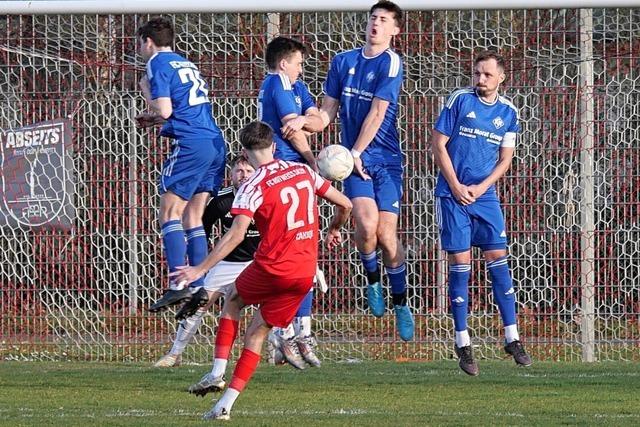 Der FC Neustadt tritt in der Fuball-Landesliga am Samstag im Abstiegskampf beim FC Knigsfeld an