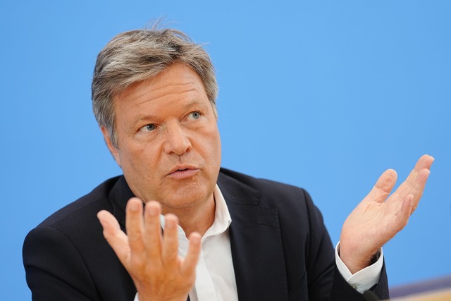 Musste schlechte Nachrichten verk&uuml;nden: Minister Habeck.  | Foto: Kay Nietfeld/dpa
