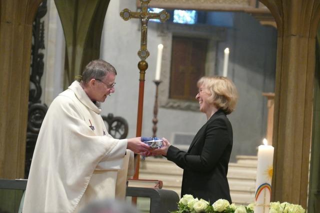 Nicola Heckner gibt den Dirigentenstab beim Breisacher Münsterchor an Florian Naab weiter