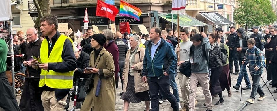 Piusbrder demonstrieren in Freiburger Innenstadt gegen Abtreibung
