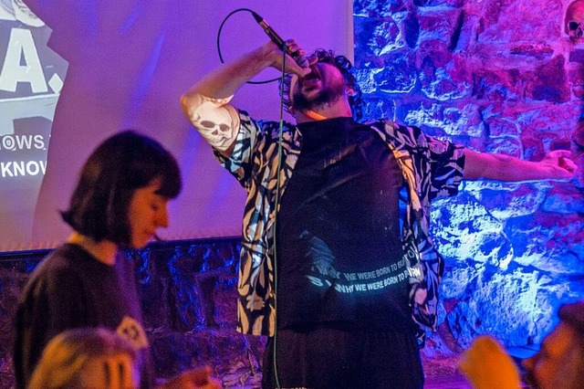 Seit 13 Jahren können die Gäste im Fre...ub Eimer beim Metal-Karaoke mitsingen. | Foto: Maximo-Hans Musielik Seit 13 Jahren können die Gäste im Fre...ub Eimer beim Metal-Karaoke mitsingen. | Foto: Maximo-Hans Musielik