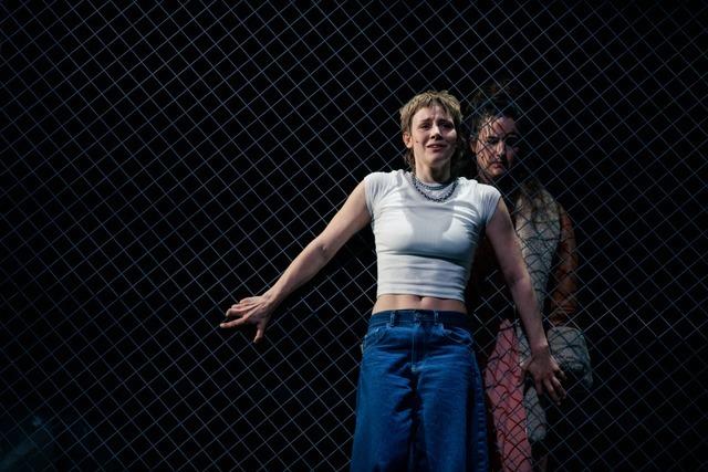 Weibliche Wut auf der Bühne: "Die Wut, die bleibt" im Staatstheater Karlsruhe