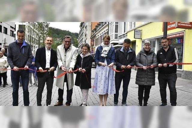 Keine Bankruber, sondern Ruhebnke und viel Grn: neue Palm- und Turmstrae in Lrrach eingeweiht