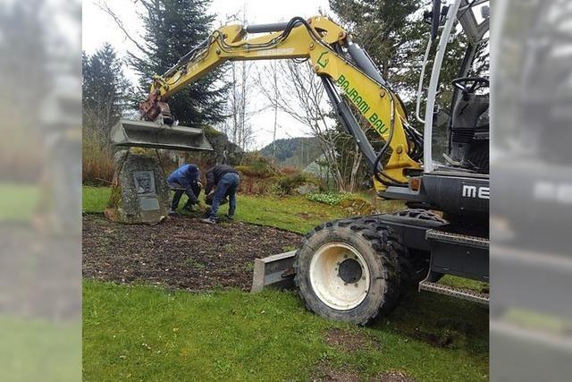 Maler Winterhalter findet neuen Platz im Blumenbeet