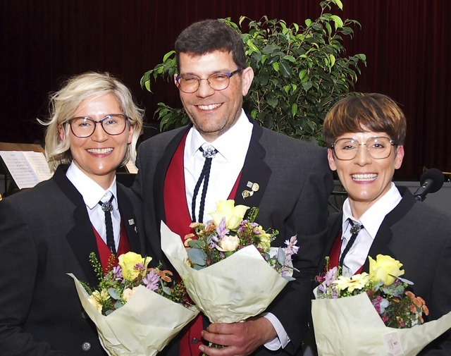 Seit 40 Jahren im Musikverein Reichenb... Baum, Bernd Schüssele, Kathrin Ehret | Foto: Wolfgang Beck Seit 40 Jahren im Musikverein Reichenb... Baum, Bernd Schüssele, Kathrin Ehret | Foto: Wolfgang Beck
