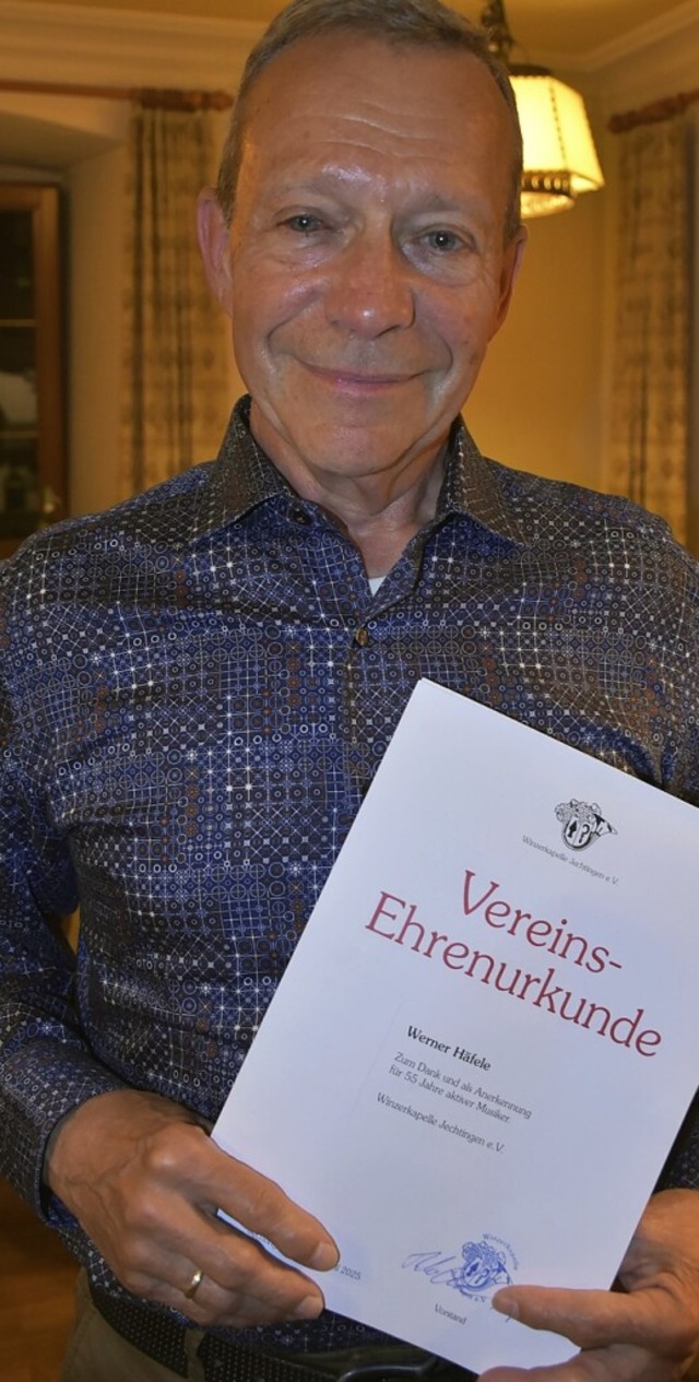 Werner Häfele wurde für 55 aktive Jahre in der Winzerkapelle geehrt. | Foto: Roland Vitt Werner Häfele wurde für 55 aktive Jahre in der Winzerkapelle geehrt. | Foto: Roland Vitt