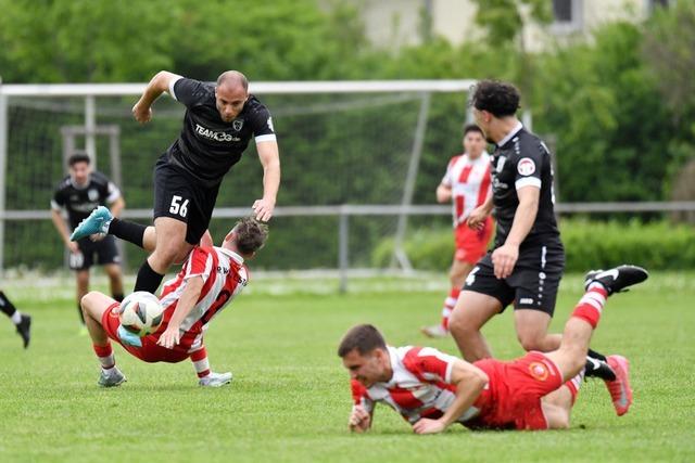 Der Ortenauer Fuball-Bezirksligist SC Offenburg unterliegt dem VfR Willsttt mit 1:2