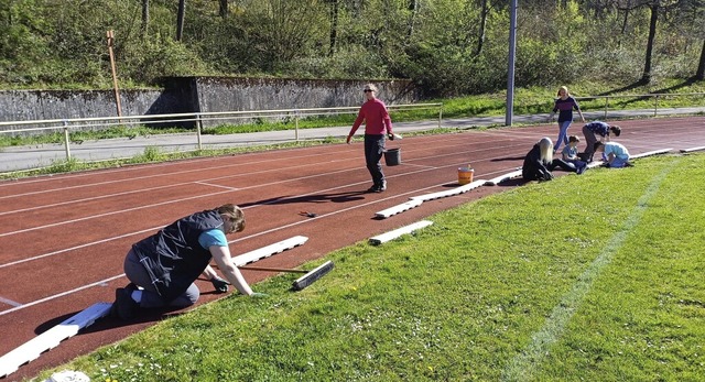 Mit einer Gemeinschaftsaktion haben di...adion fit für die neue Saison gemacht. | Foto: Manfred Gartner Mit einer Gemeinschaftsaktion haben di...adion fit für die neue Saison gemacht. | Foto: Manfred Gartner