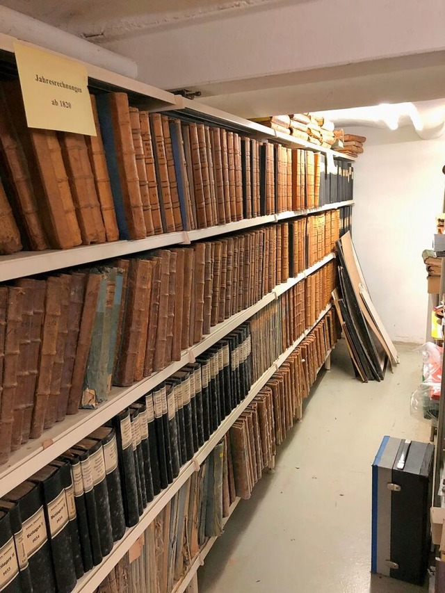 ber 200  Jahre alt sind dies Jahrbch... im Keller ihnen den Garaus zu machen.  | Foto: Hans-Jochen Kpper