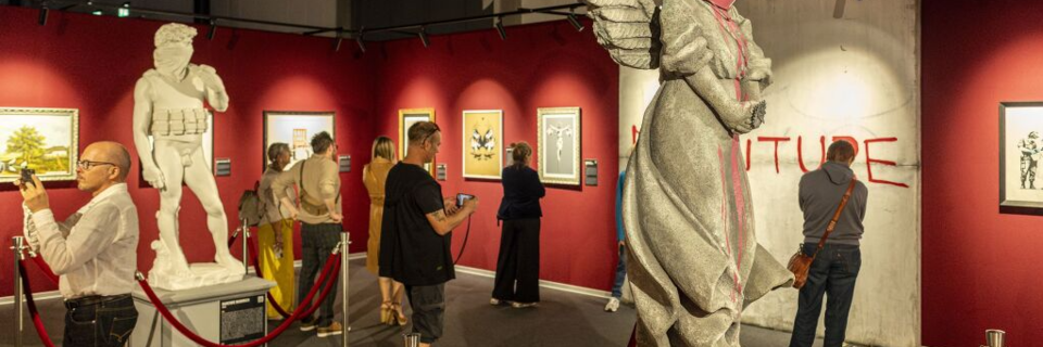 Politisch und kritisch - in der Messe Freiburg wird Kunst von Banksy gezeigt