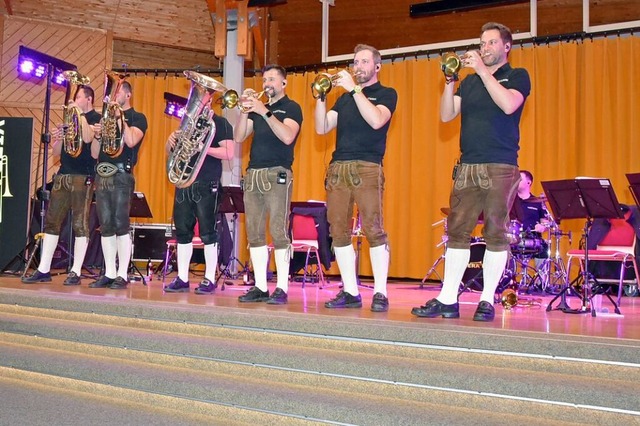 Die sechs Instrumentalisten bei der Er...ka „Von Freund zu Freund“. | Foto: Stefan Pichler Die sechs Instrumentalisten bei der Er...ka „Von Freund zu Freund“. | Foto: Stefan Pichler