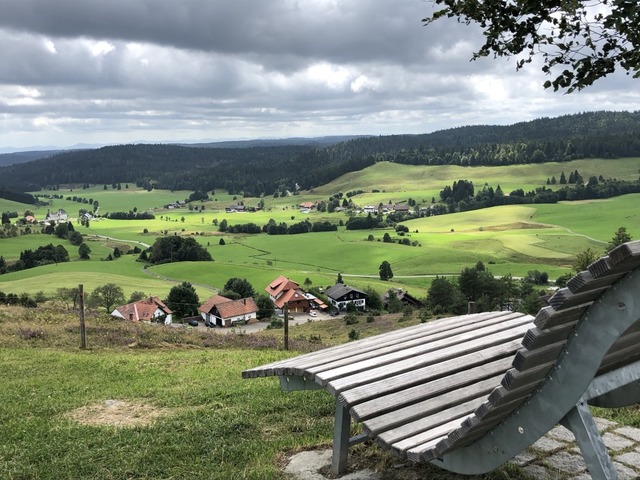 Am Ibacher Friedenskreuz lässt sich das Panorama genießen | Foto: Ronja Vattes Am Ibacher Friedenskreuz lässt sich das Panorama genießen | Foto: Ronja Vattes