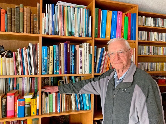 Peter Pfaff hat viele Jahre die Bcher...ch privat liest der Senior noch gerne.  | Foto: Ursula Harder