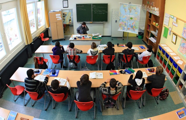Vom Schulabbruch bedrohte Schülerinnen...nd ein Förderschwerpunkt (Symbolbild). | Foto: Julian Stratenschulte (dpa) Vom Schulabbruch bedrohte Schülerinnen...nd ein Förderschwerpunkt (Symbolbild). | Foto: Julian Stratenschulte (dpa)