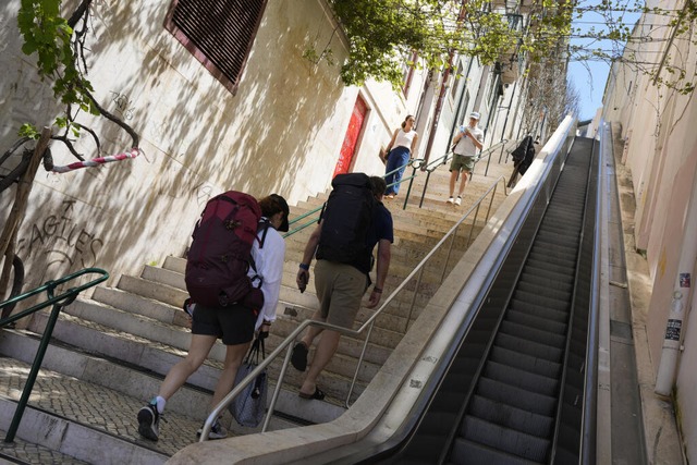 Die Rolltreppen in Lissabon funktionieren nicht mehr.  | Foto: Armando Franca (dpa)